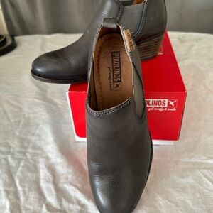 Pikolinos leather booties